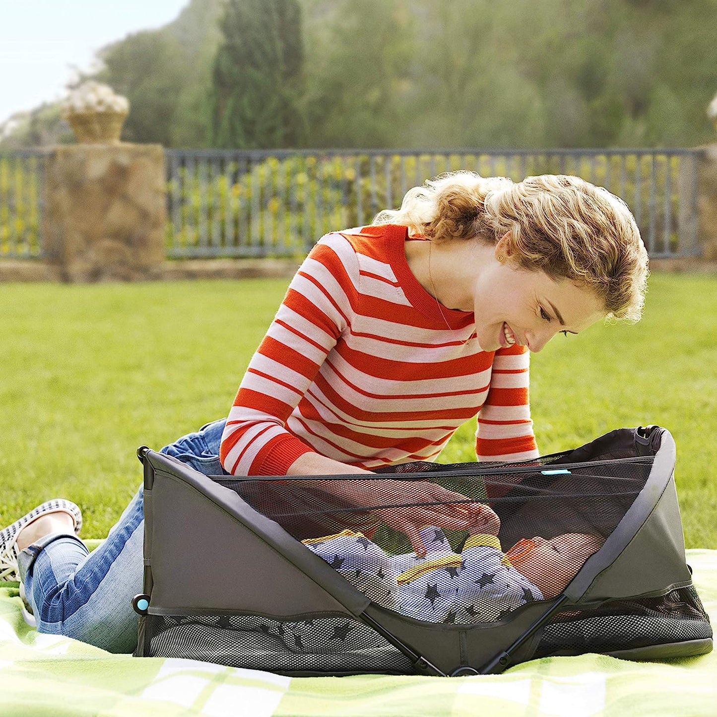 Munchkin Brica Baby Travel Pod, Grey